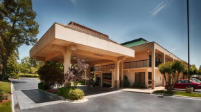 Отель SureStay Plus Hotel by Best Western Southern Pines Pinehurst  Саутерн Пайнс